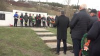 Жители Усть-Кутского района возлагают цветы к мемориалу труженикам тыла