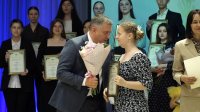 Губернатор Иркутской области Игорь Кобзев вручил стипендии юным талантам